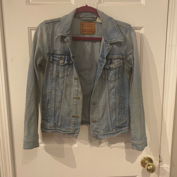 Levi's Jackets & Blazers - Levi’s denim jacket